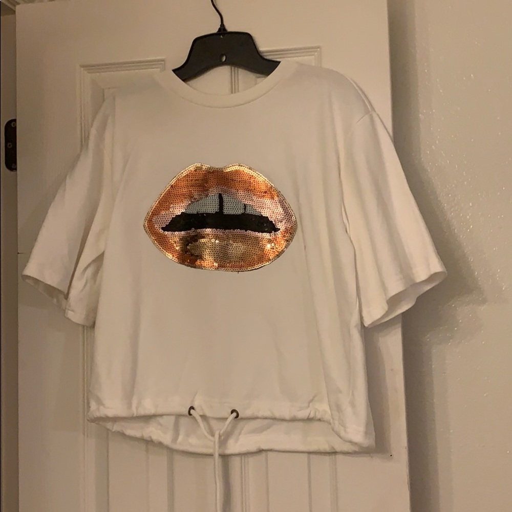 Cute sequin lip tee